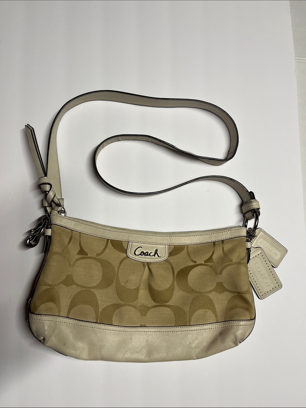 Coach Tan Signature Canvas Shoulder Bag with Cream Trim - Picture 2 of 9